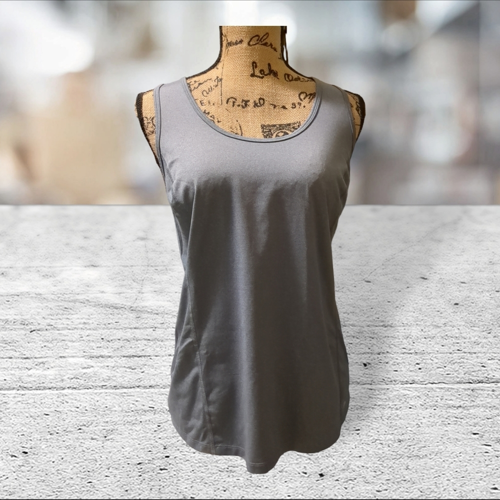 2 sports tanks athletic tanks l/xl
